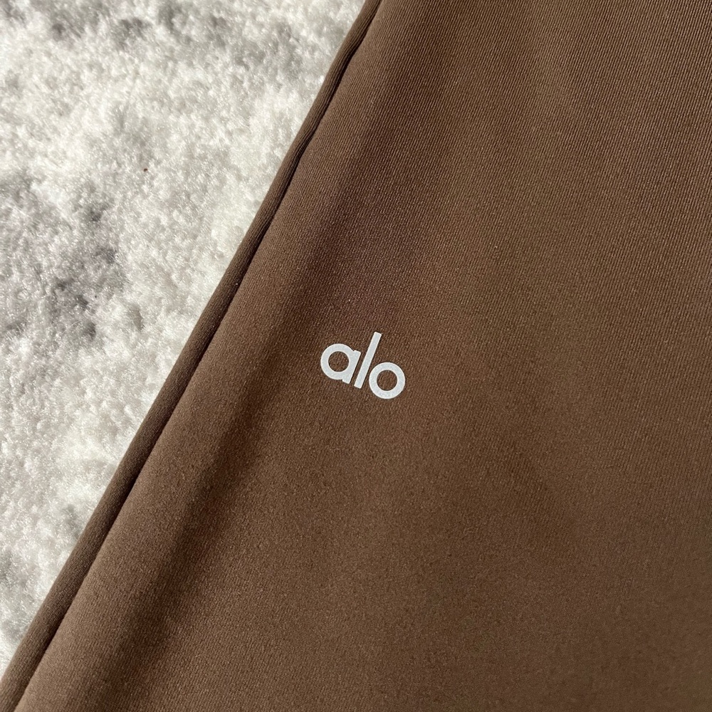 Alo Yoga Airbrush High-Waist Flutter Legging - Picture 9 of 10